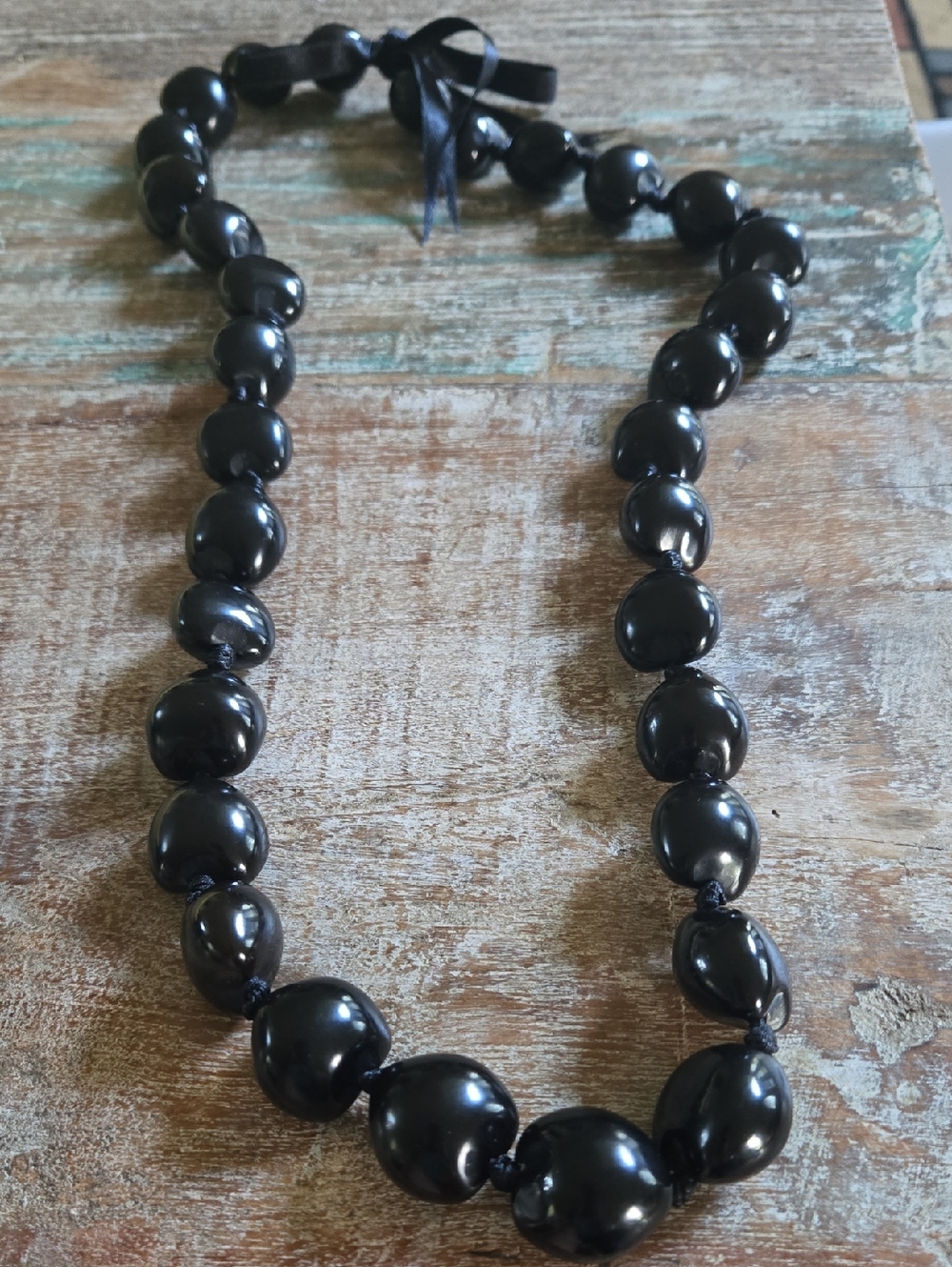 Vintage Hawaiian Black KUKUI NUT lei. 34" Ribbon Tie (BIN 010)